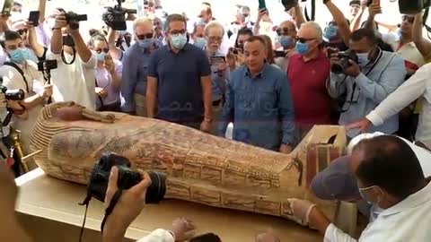 The moment a newly discovered mummified pharaonic mummy was opened