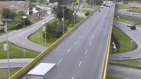 Video: Ciclista murió tras ser arrollado por un furgón