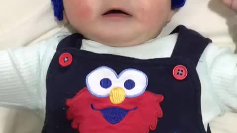6 months old baby trying to talk to her mumma
