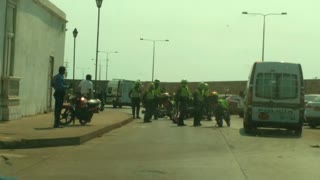 Mototaxistas causan caos en el centro