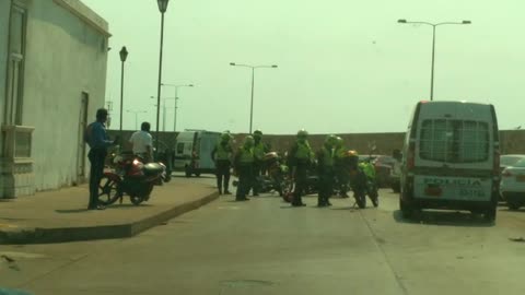 Mototaxistas causan caos en el centro