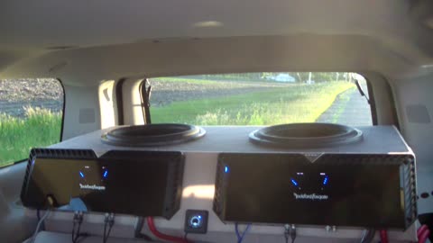 2014 Car Audio Bass system test 5