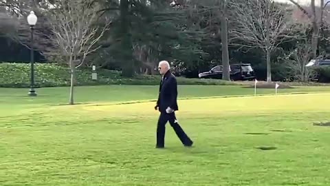 U.S. President Joe Biden littered on the White House lawn, confusing journalists