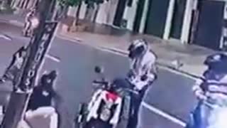Hombre se enfrentó a ladrones para evitar el hurto de una moto 2