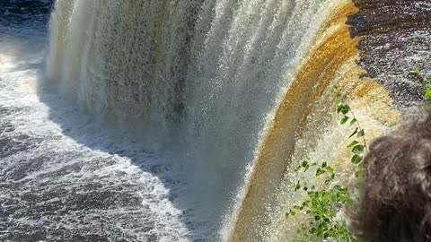 Tahquamenon falls