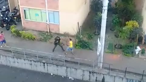 Video: Varios policías fueron víctimas de asonada en Bucaramanga