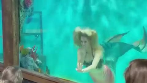 Living Underwater: Real Life Mermaid Melissa