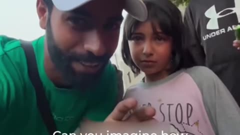 This Palestinian girl in Gaza got emotional up after meeting this journalist (Zuher Dahlan)