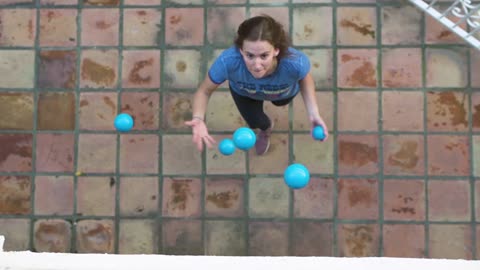 Woman Juggles 5 Balls at Once