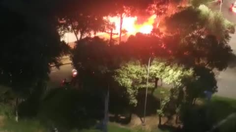 Video: Un vehículo se incendió en el sector de El Cacique en Bucaramanga