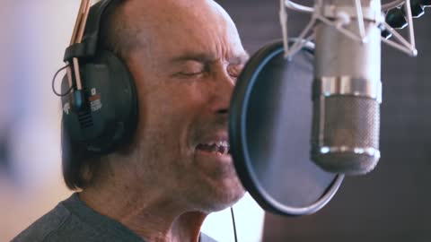 Lee Greenwood, US soldiers release new version of 'God Bless the USA'