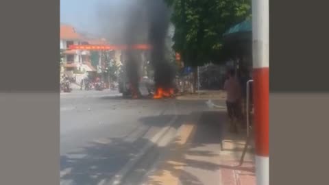Taxi explosive as boom, 2 dead