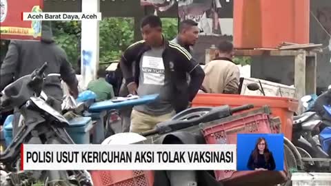 People in Aceh Indonesia drove out the vaccine car from town