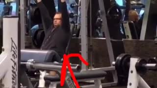 Guy finger lifting gym fail