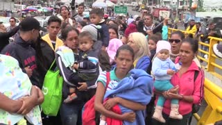 "¡Queremos pasar!", el grito desesperado de venezolanos en la frontera con Ecuador