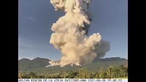 Costa Rica volcano 🌋