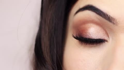 Beginners Eye Makeup Tutorial _ How To Apply Eyeshadow