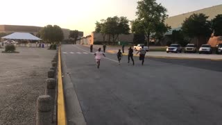 Police Officers and Kids Compete in Wholesome Race