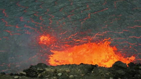 Hawaiis Kilauea Volcano Spews Lava From Western Fissure As Eruption Continues