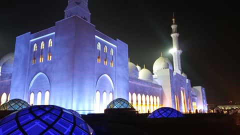 The Sheikh Zayed Grand Mosque (Arabic: جَامِع ٱلشَّيْخ زَايِد ٱلْكَبِيْر,