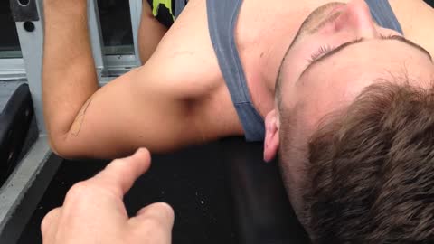How the shoulder injuries happen in bench press?