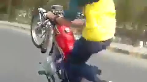 Pakistani amazing unbelievable Bike Stunt OMG