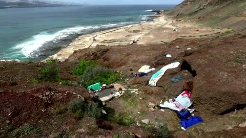 Migrants leave Red Cross camp for island cliffside