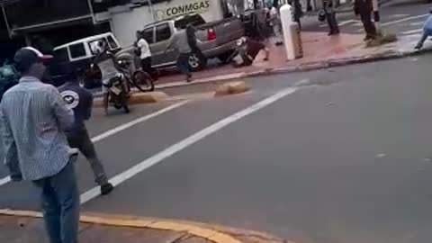 Video: Un accidente de tránsito habría desatado una violenta riña en Bucaramanga