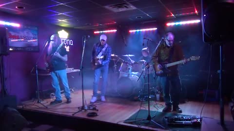GRATEFUL DEAD'S U.S. BLUES, COVERED BY THE STRAWBERRY JAM FULL BAND A FEW YEARS AGO!