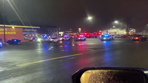 Dozens of officers at the Tacoma, Washington Mall following a shooting