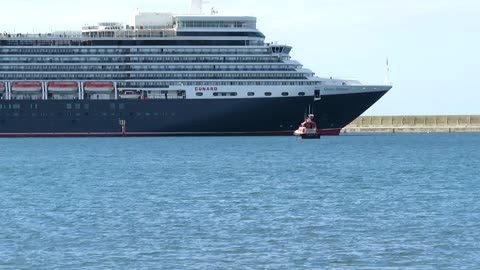 Queen Elizabeth Cruise ship in Tasmania