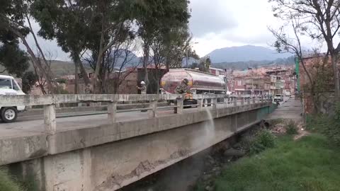 Ejército comienza jornadas de desinfección en barrios de Bogotá
