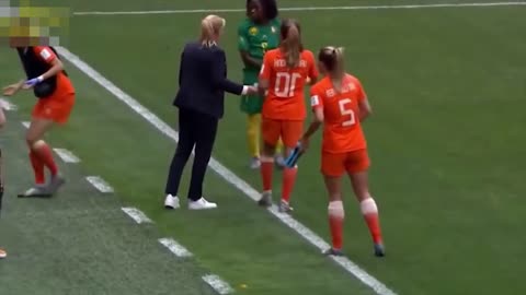 20 FUNNIEST MOMENTS IN WOMEN'S FOOTBALL