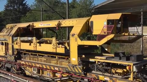 Railway Track Laying Machine renewing a high-speed railway line