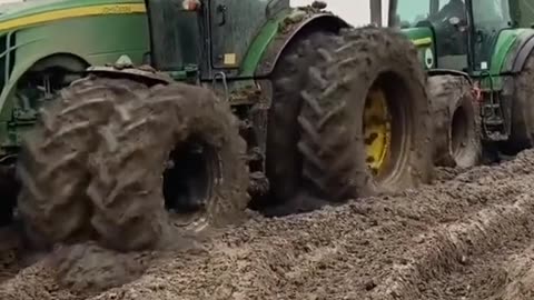 tractors stuck, machines accelerating (71)