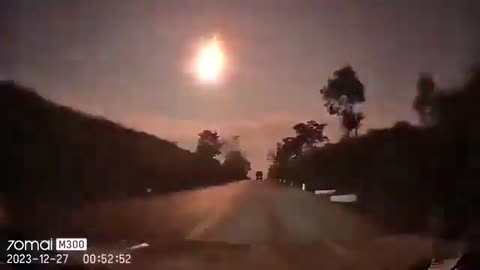 Stunning bright Meteor captured on cam in Vietnam