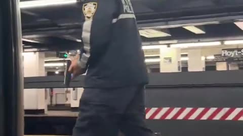 Man critical after being shot inside Hoyt-Schermerhorn subway station in Brooklyn