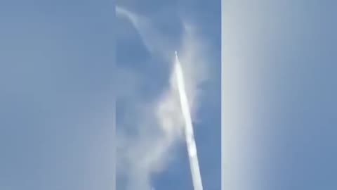 STA PASSANDO UN AEREO E AD UN CERTO PUNTO GUARDATE CHE SUCCEDE!! - PROVA DI SCIE CHIMICHE