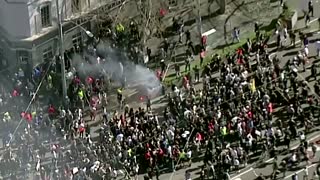 Police clash with protesters in Melbourne