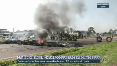 Caminhoneiros fecham rodovias após vitória de Lula | SBT Brasil (31/10/22)