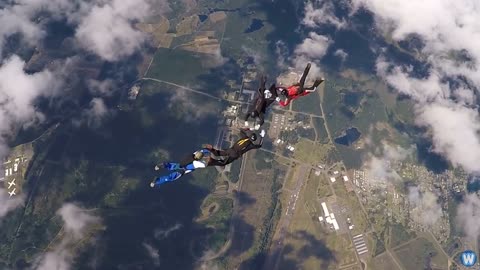 Skydiver Luke Aikins Jumps 25000 Feet Into Net With No Parachute