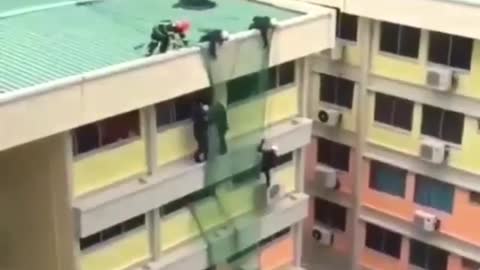 This is how they saved the man who committed suicide.