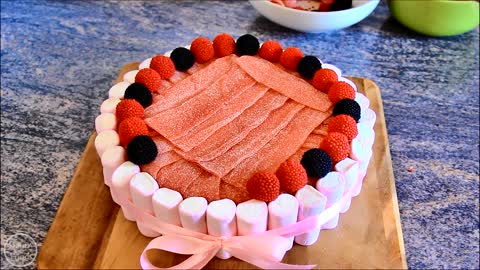 Tarta de chuches - Popular Spanish candy cake for sweets lovers