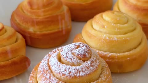 "Fluffy Delights: Mastering the Art of Pan de Mallorca - A Heavenly Recipe!"