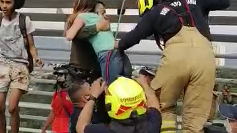 rescate de mujer en el viaducto la novena