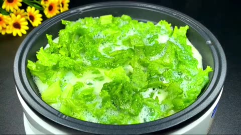 Lettuce with egg roll