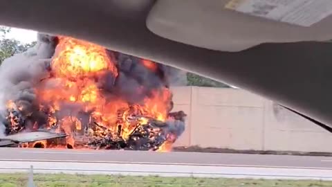 avión chocó en una autopista en Estados Unidos