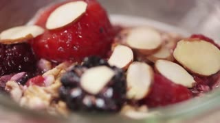 Easy overnight Berry oatmeal 🥣 in jar