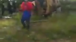 Video: Policía se opone a desalojo de familias porque le pareció injusto