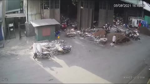 WTF - Welding accident in vietnam